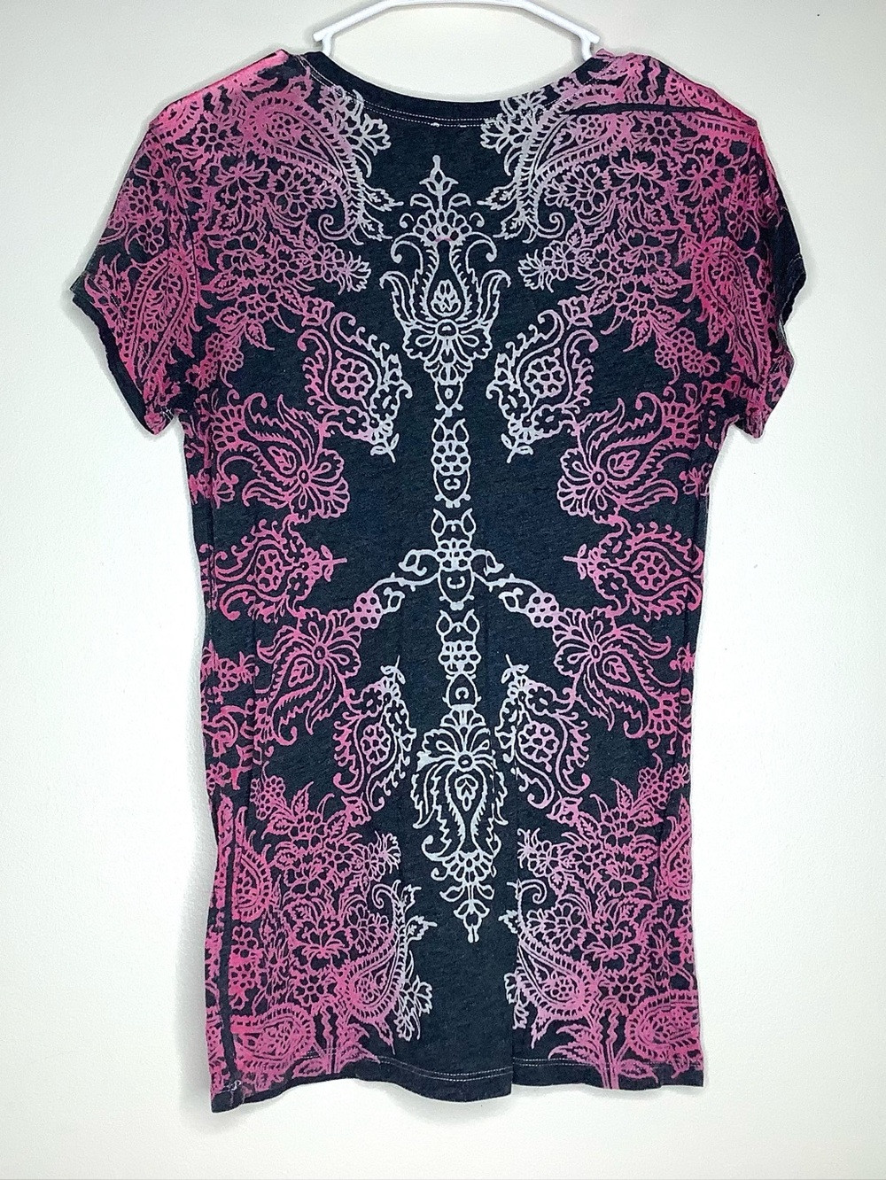< L.O.L. Vintage Y2K Ornate Pattern Short Sleeve Top >